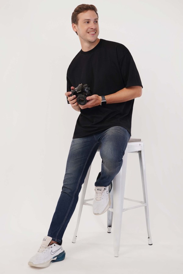 Black Plain Oversized T-Shirt For Men - Image 2